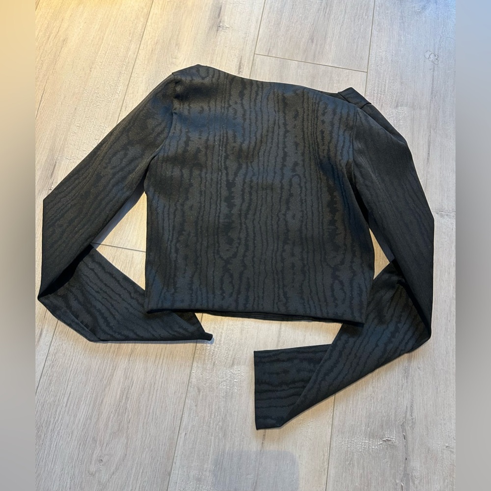 Zara Black Long Sleeve Crop Top
Good condition - Picture 2 of 4